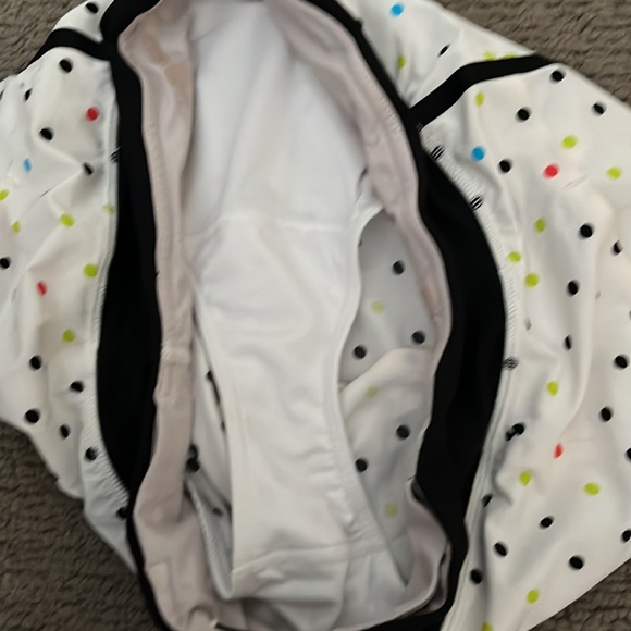 LULULEMON Seawheeze Shorts (Polka Dot - Size 6) - Picture 3 of 4